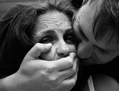 Σάλος στο Άργος: Καταγγελία ότι αθίγγανος πήρε 20χρονη από τη λαϊκή και τη βίασε